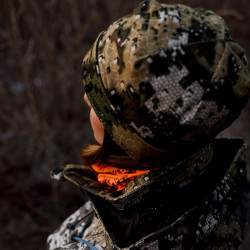 Ridge Beanie – lekka czapka polarowa DESOLVE® Veil / Fire